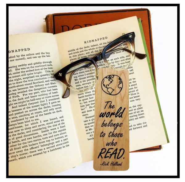 The world belongs to those who read - Wood Bookmark Online Sale